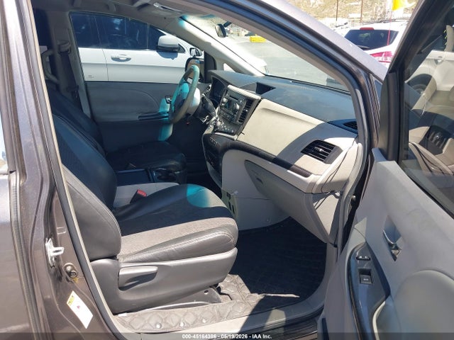 Toyota Sienna Se