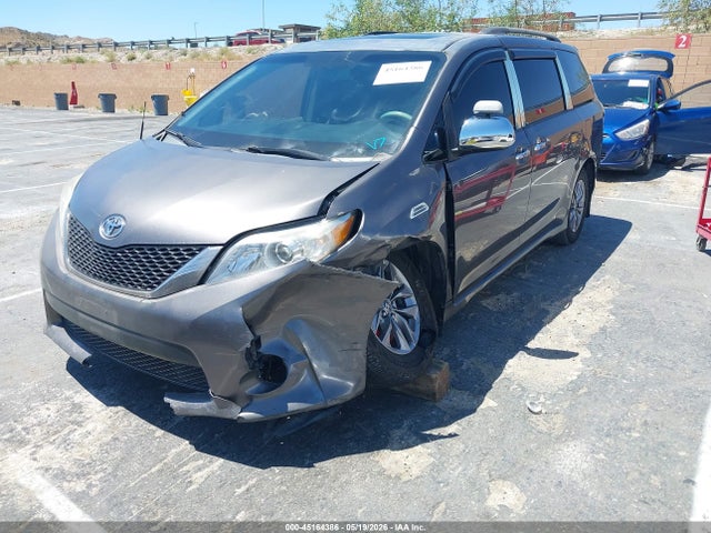 Toyota Sienna Se