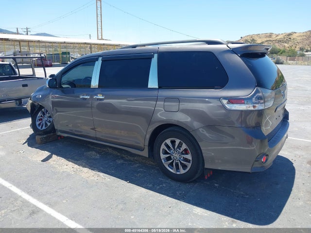Toyota Sienna Se
