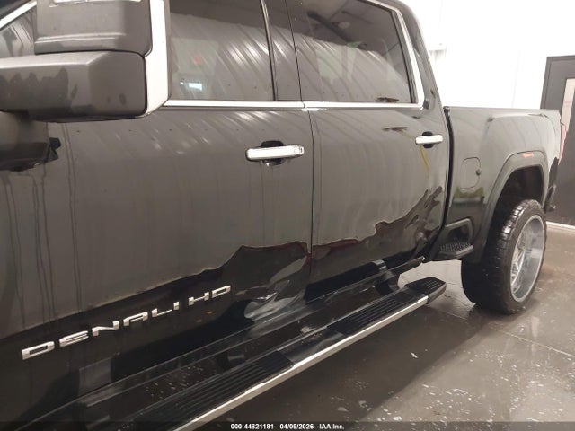 General Motors Sierra 2500HD 4wd  Standard Bed Denali