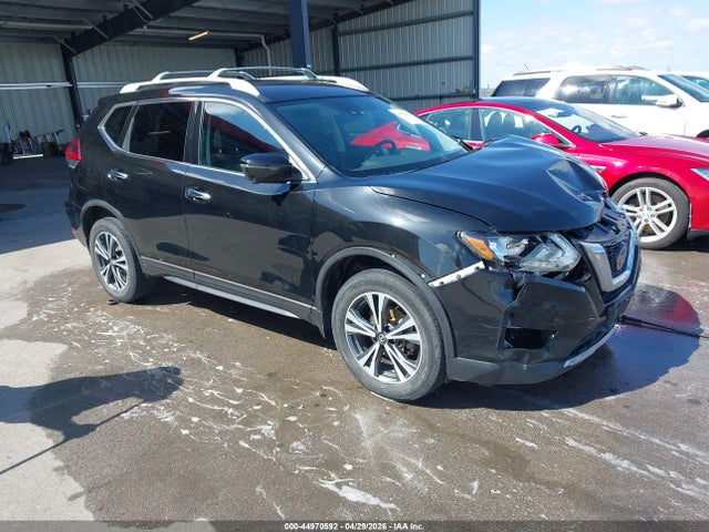Salvage Nissan Rogue Image
