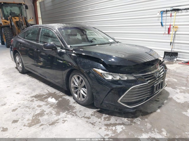 Salvage Toyota Avalon Hybrid Image