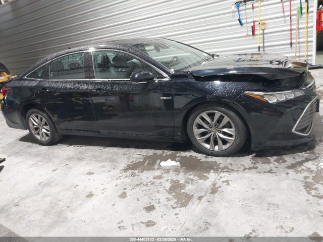 Toyota Avalon Hybrid Xle