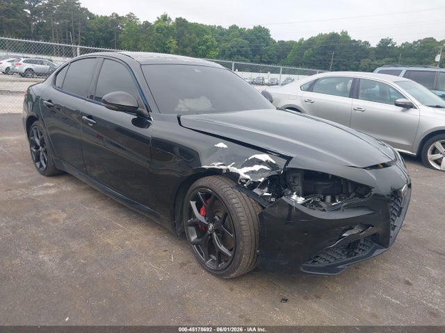 Salvage Alfa Romeo Giulia Image