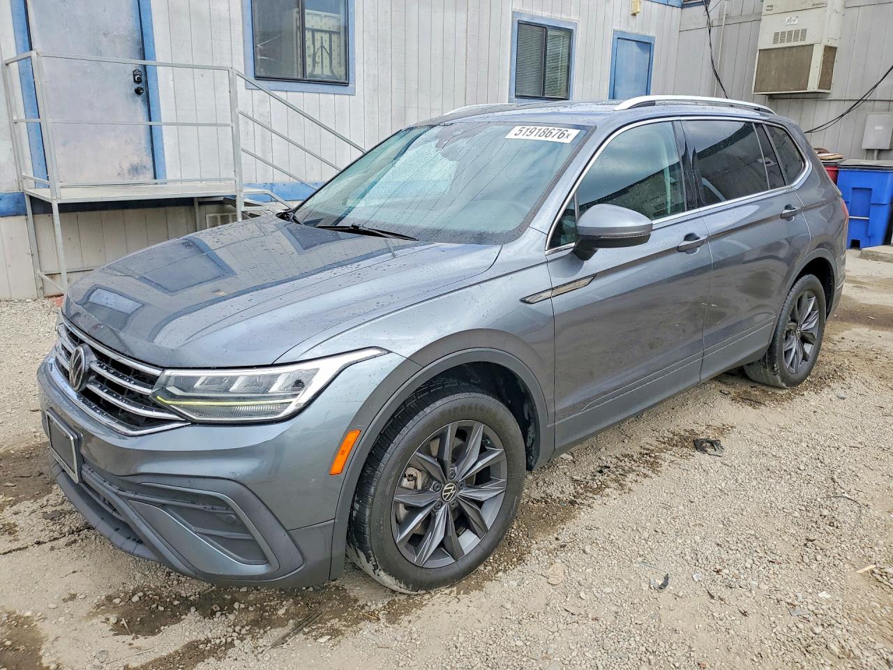 Salvage Volkswagen Tiguan Image
