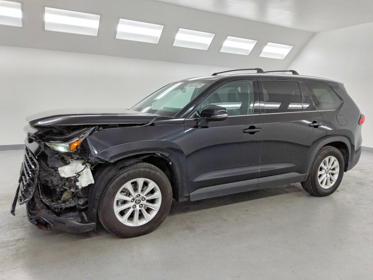 Salvage Toyota Grand Highlander Image