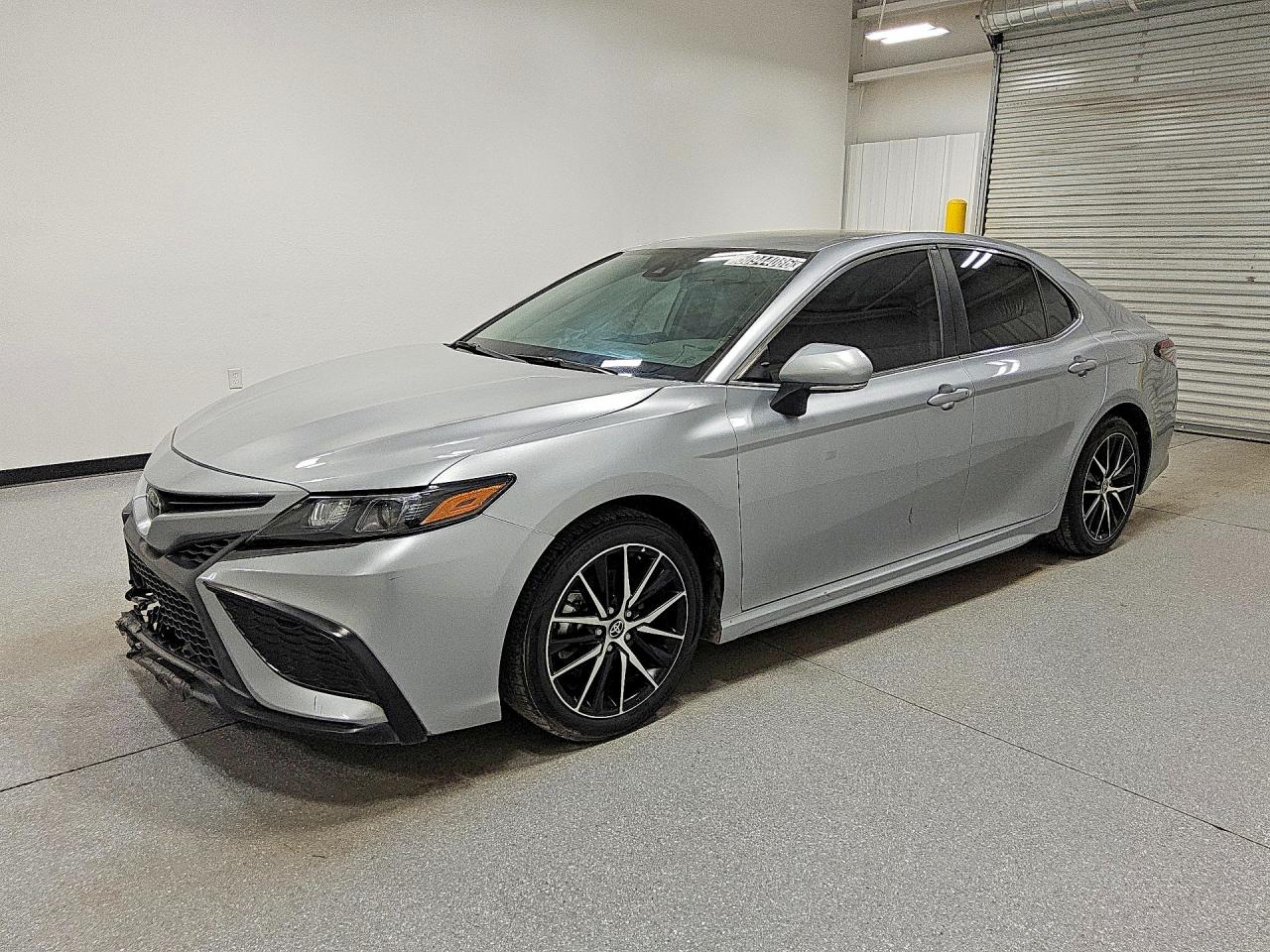 Salvage Toyota Camry Image