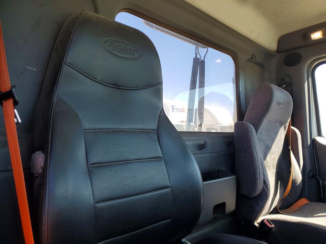 Peterbilt 579