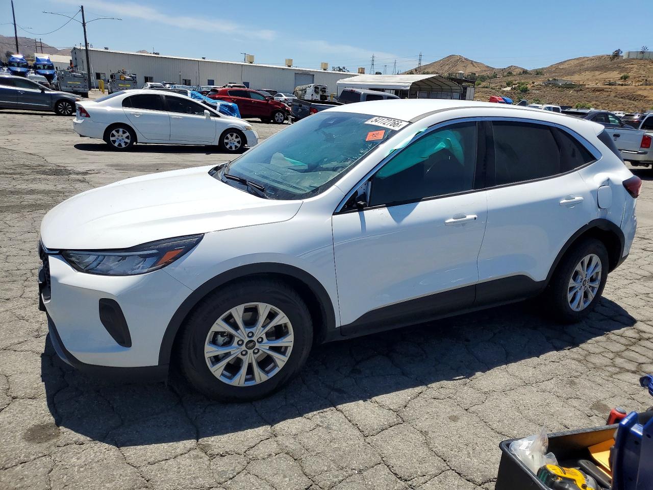 Salvage Ford Escape Image