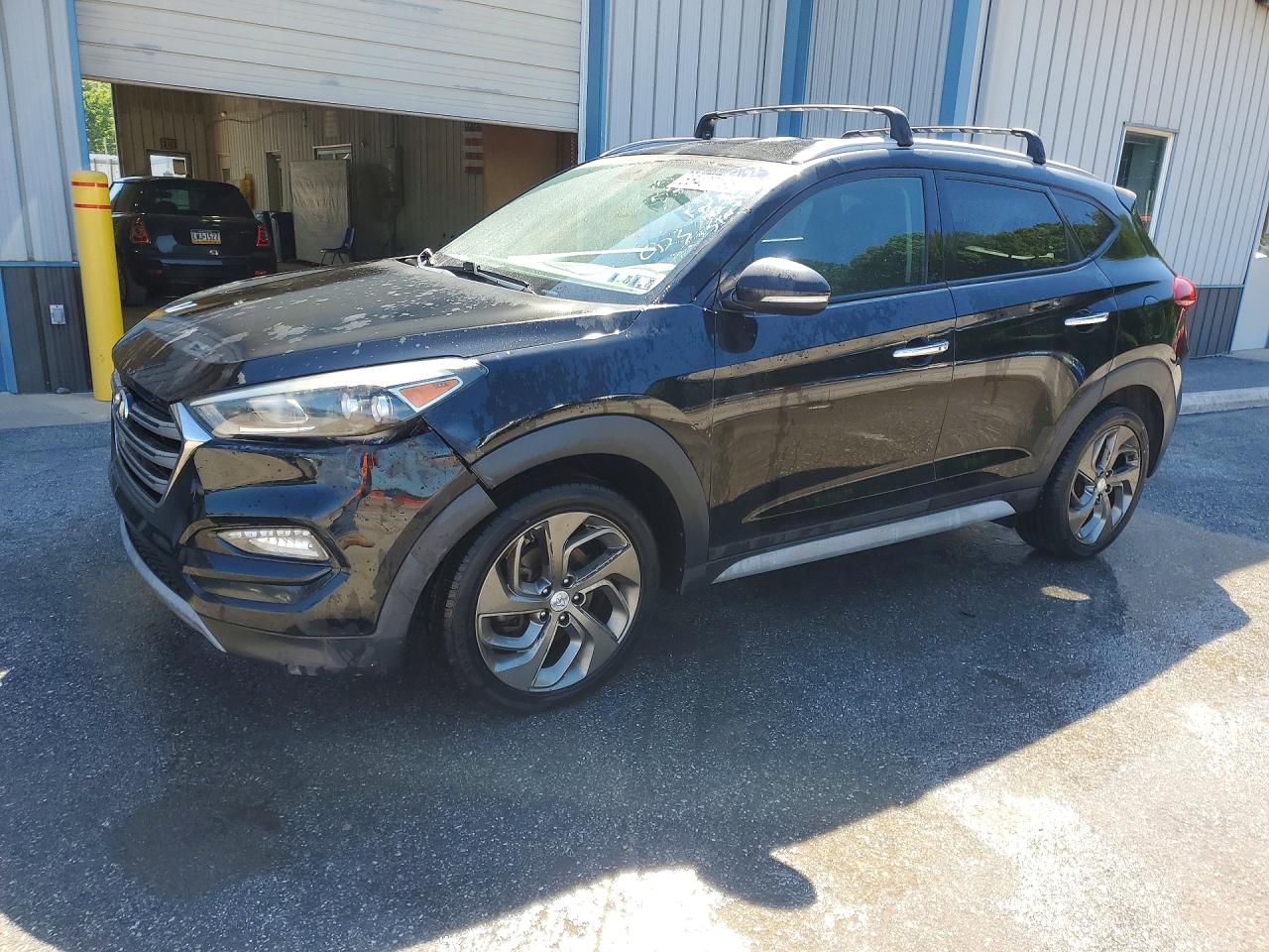 Salvage Hyundai TUCSON Image