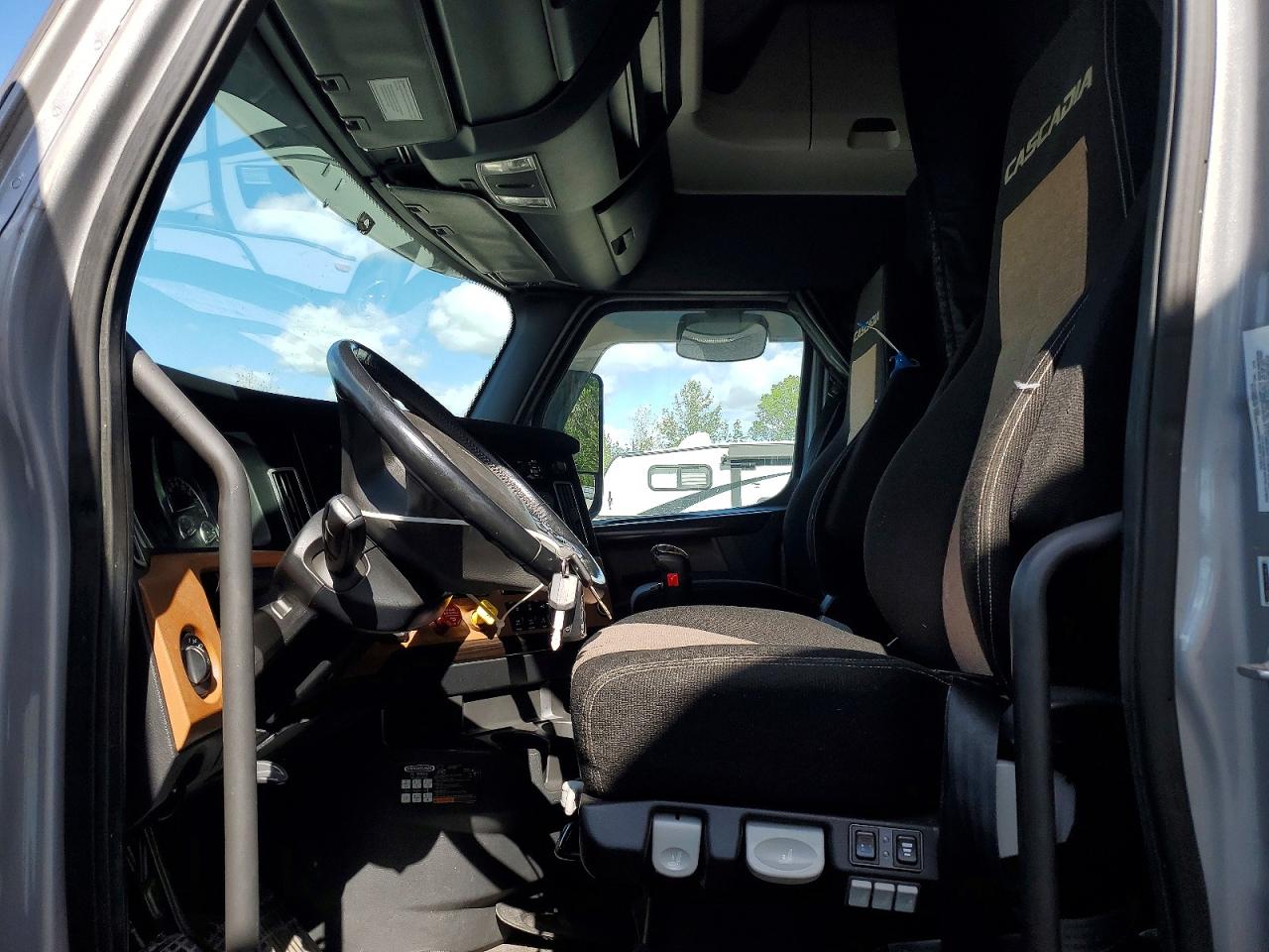 Freightliner Cascadia 126