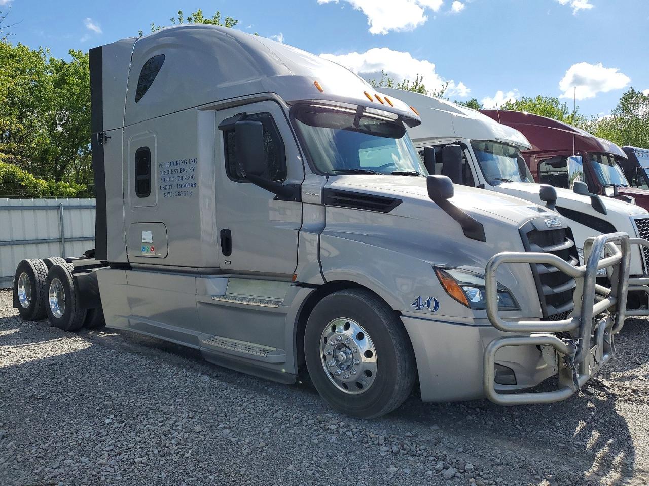 Salvage Freightliner Cascadia 126 Image