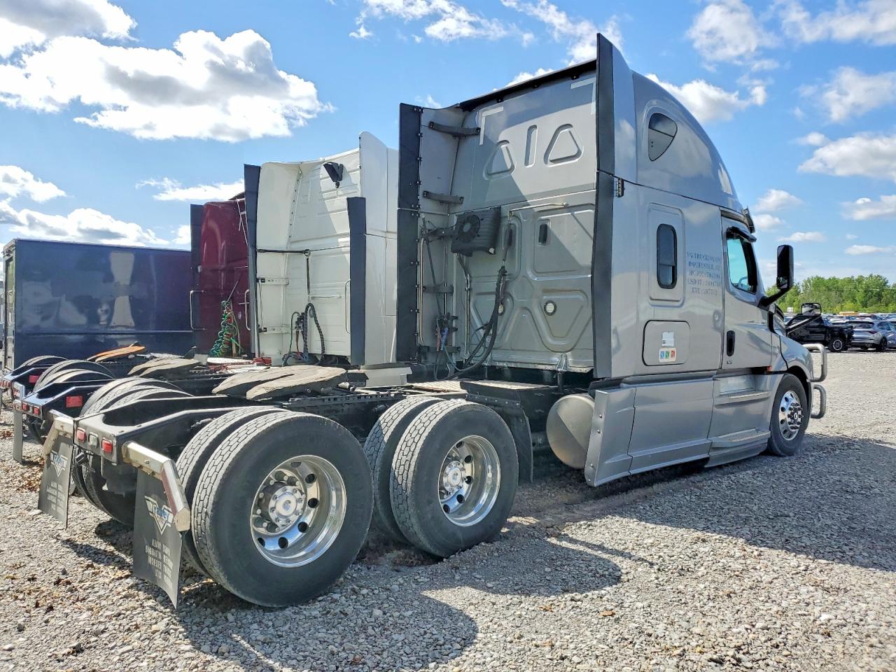 Freightliner Cascadia 126