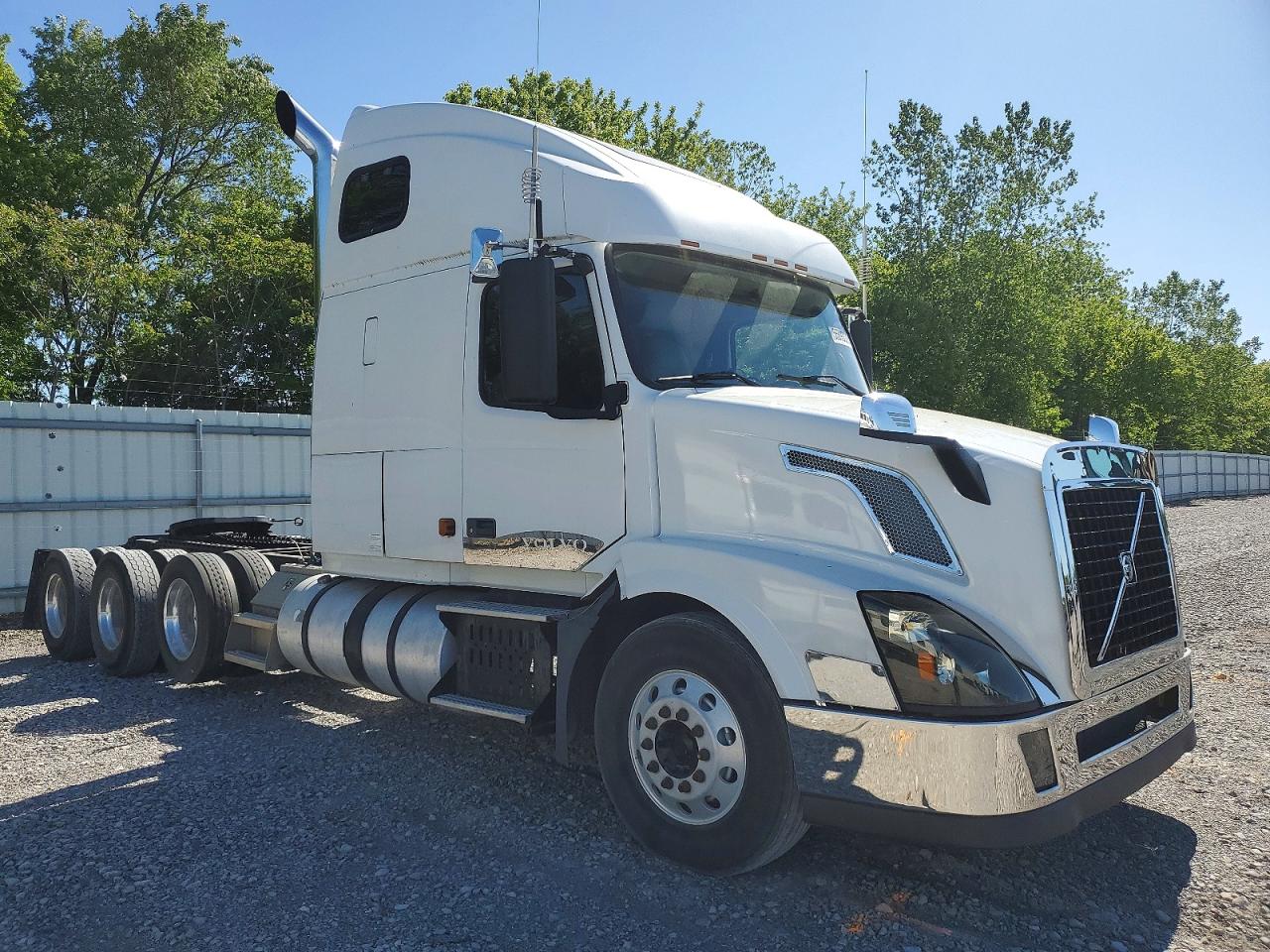 Salvage Volvo Vn Image