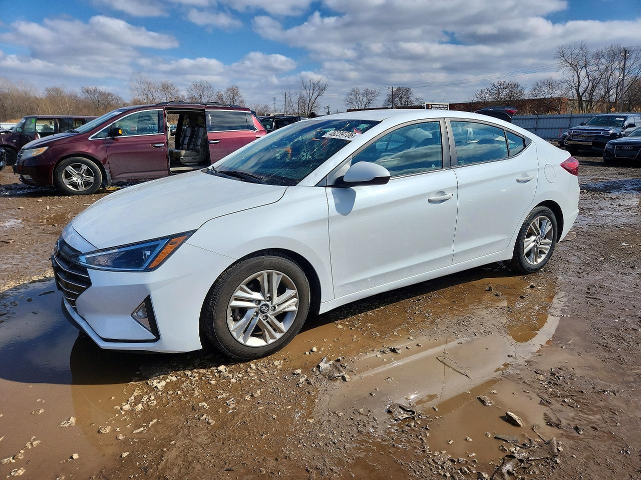 Salvage Hyundai ELANTRA Image