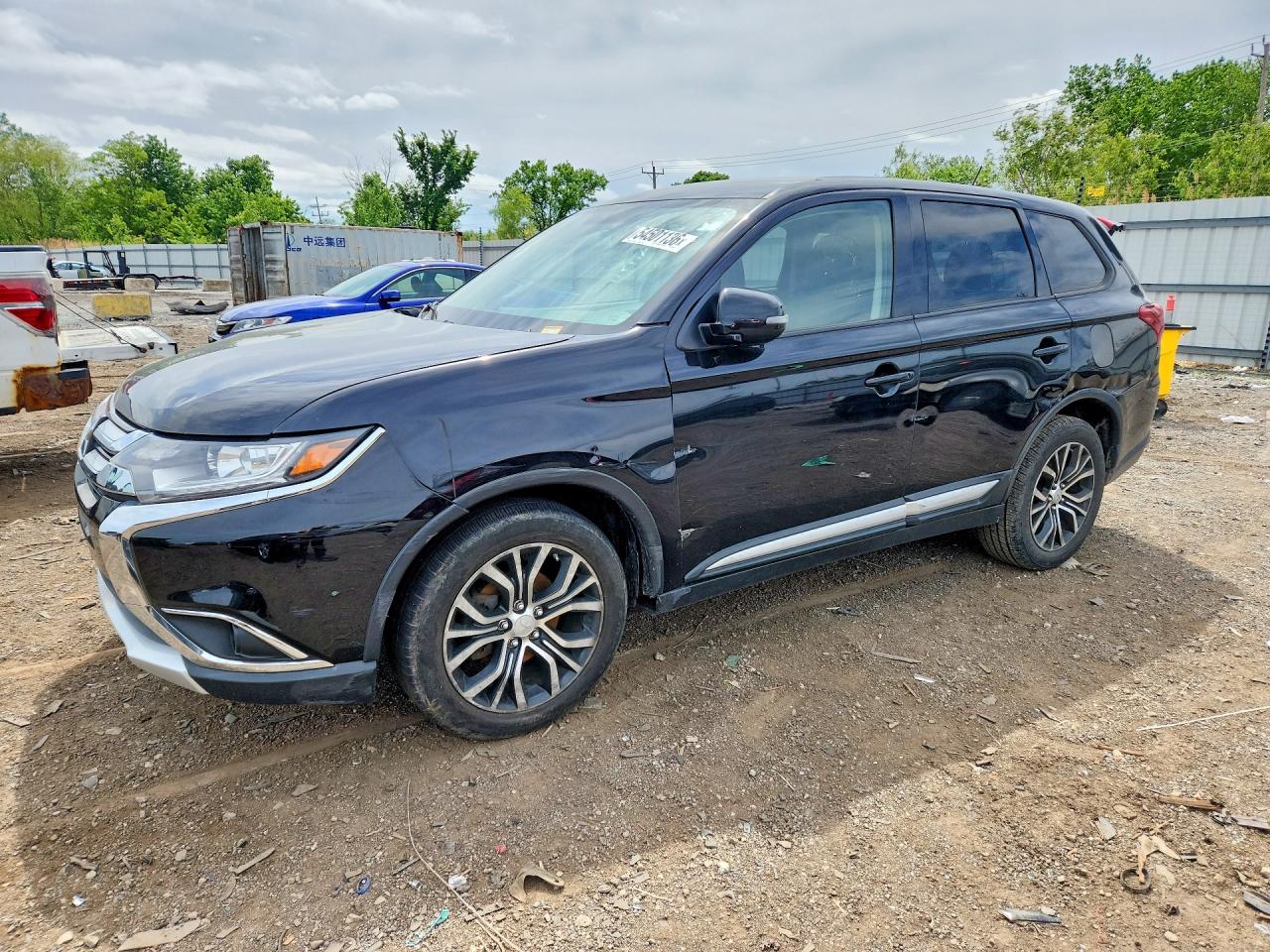 Salvage Mitsubishi Outlander Image