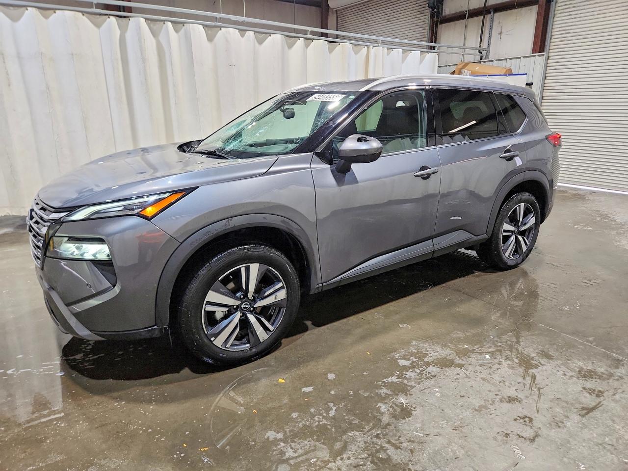 Salvage Nissan Rogue Image