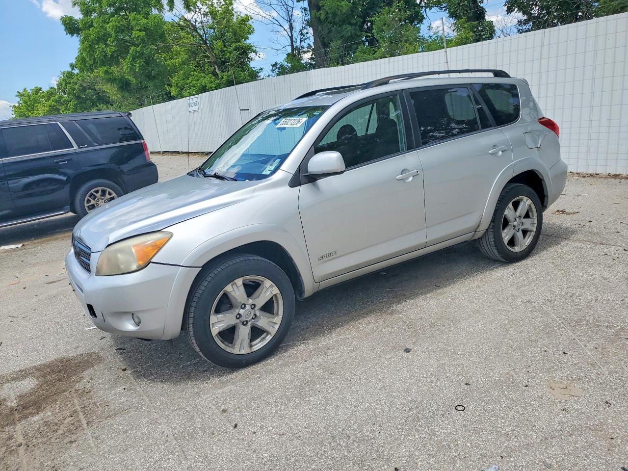 Salvage Toyota RAV4 Image
