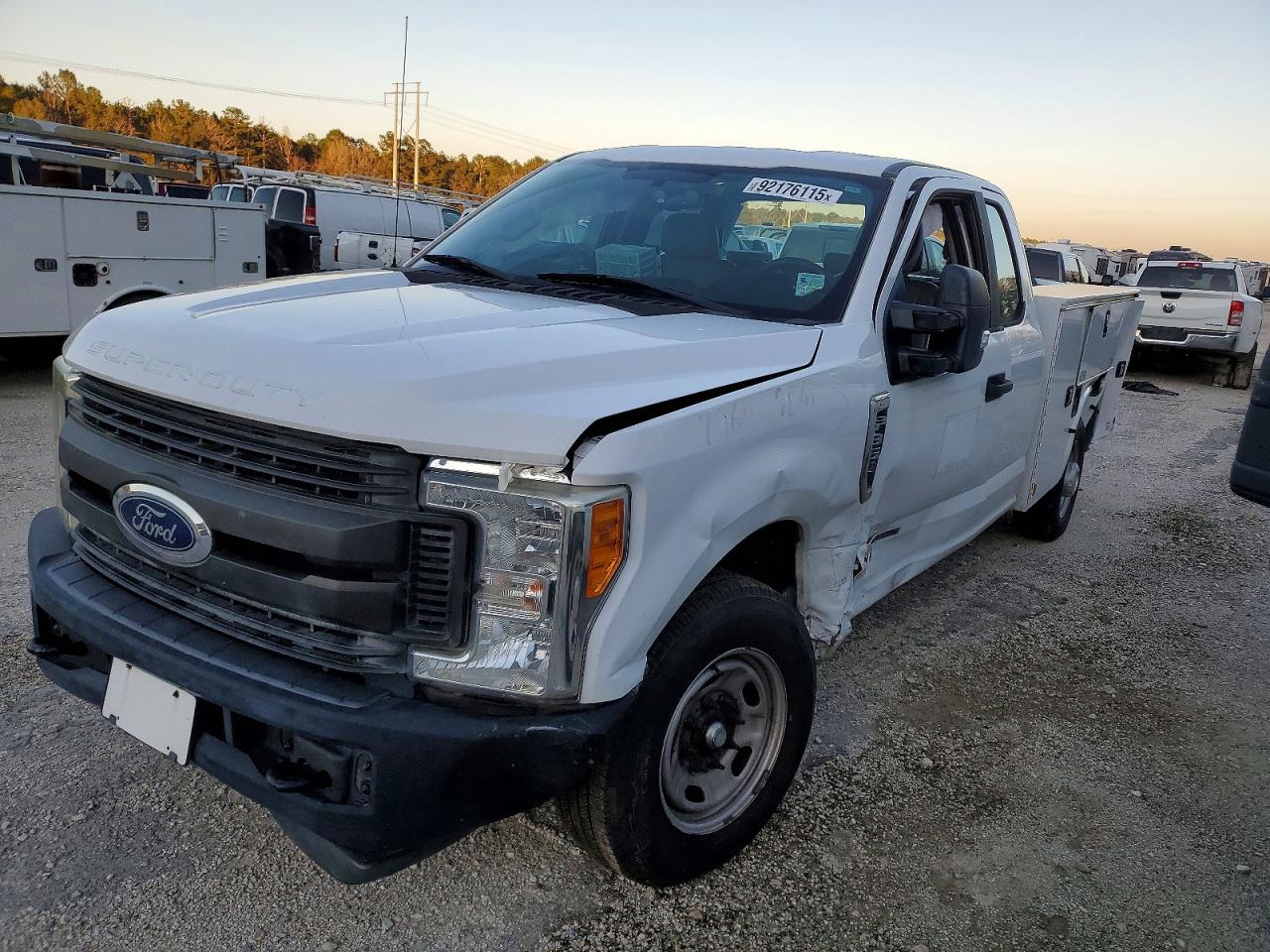 Salvage Ford F-350 Image