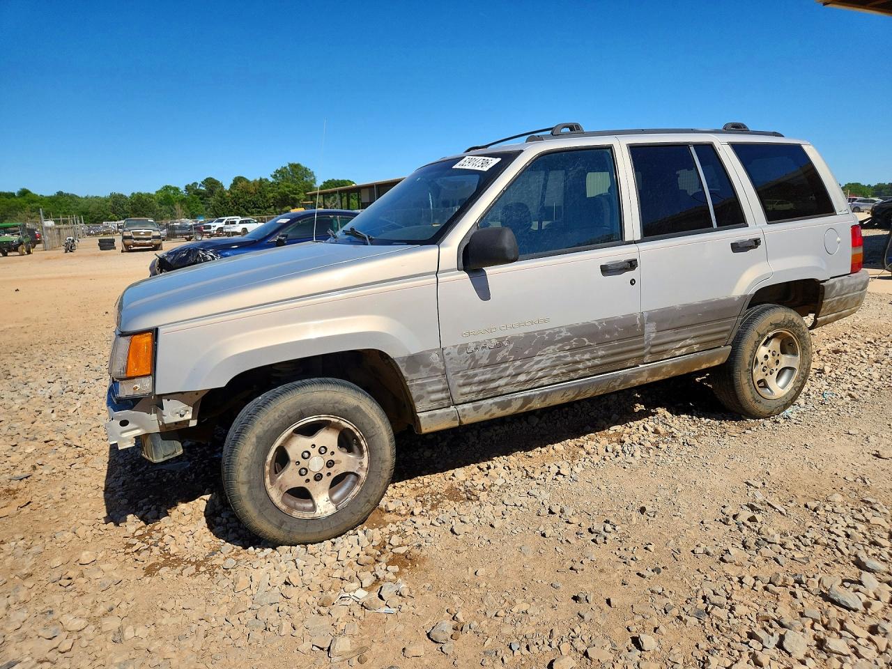 Salvage Jeep Cherokee Image