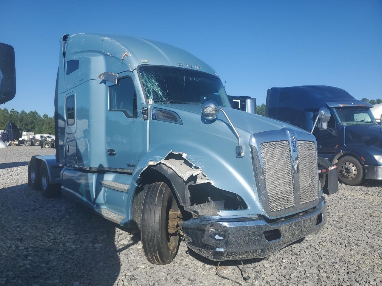 Salvage Kenworth Construction Image