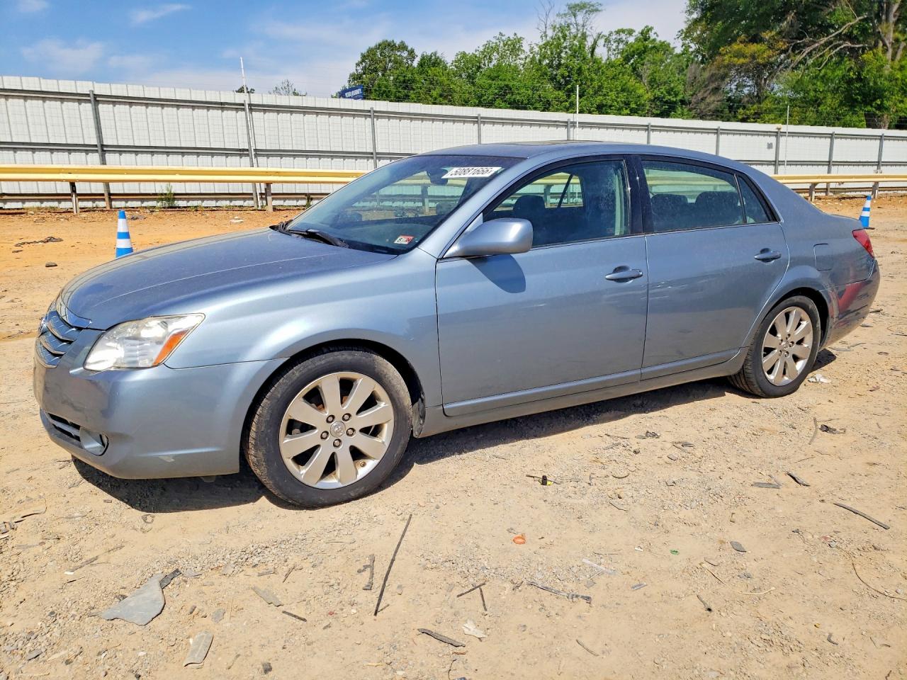 Salvage Toyota Avalon Image