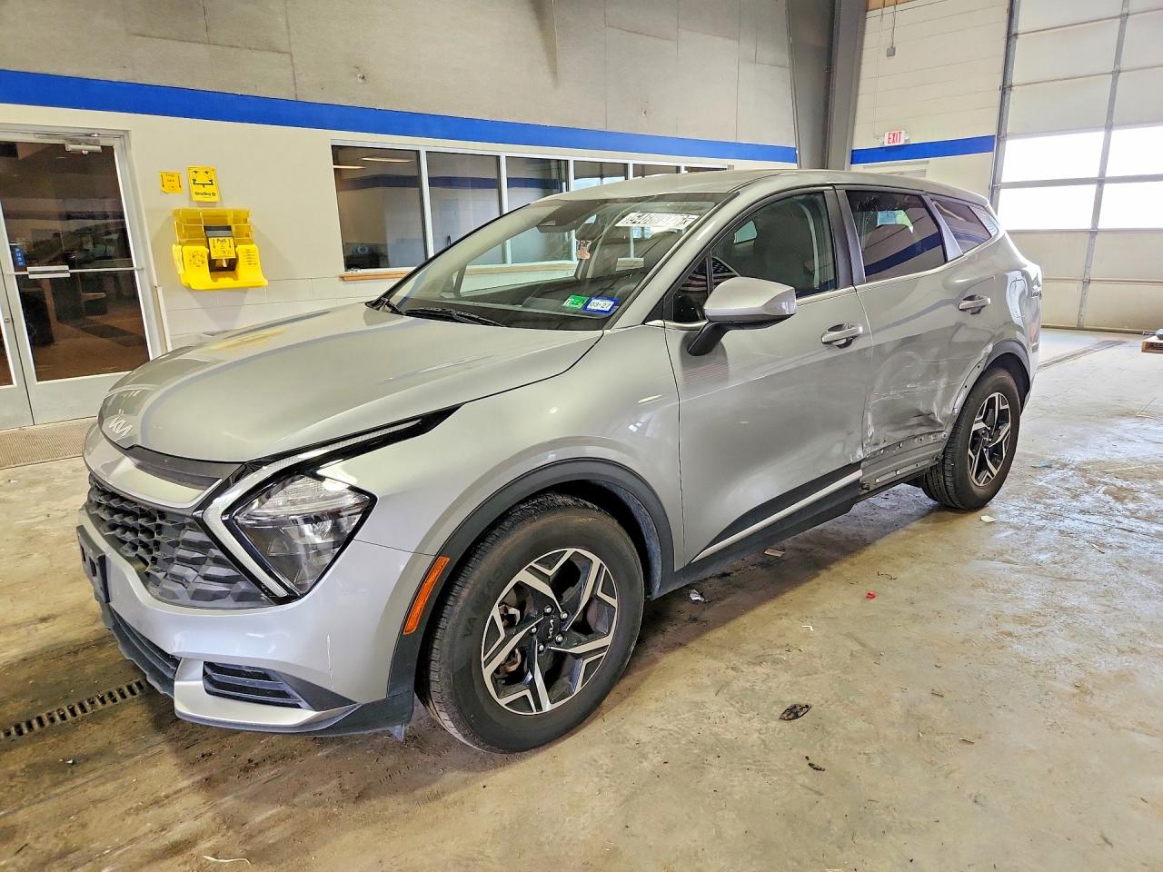 Salvage Kia Sportage Image