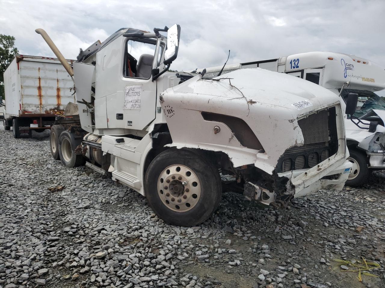 Salvage Volvo Vn Image