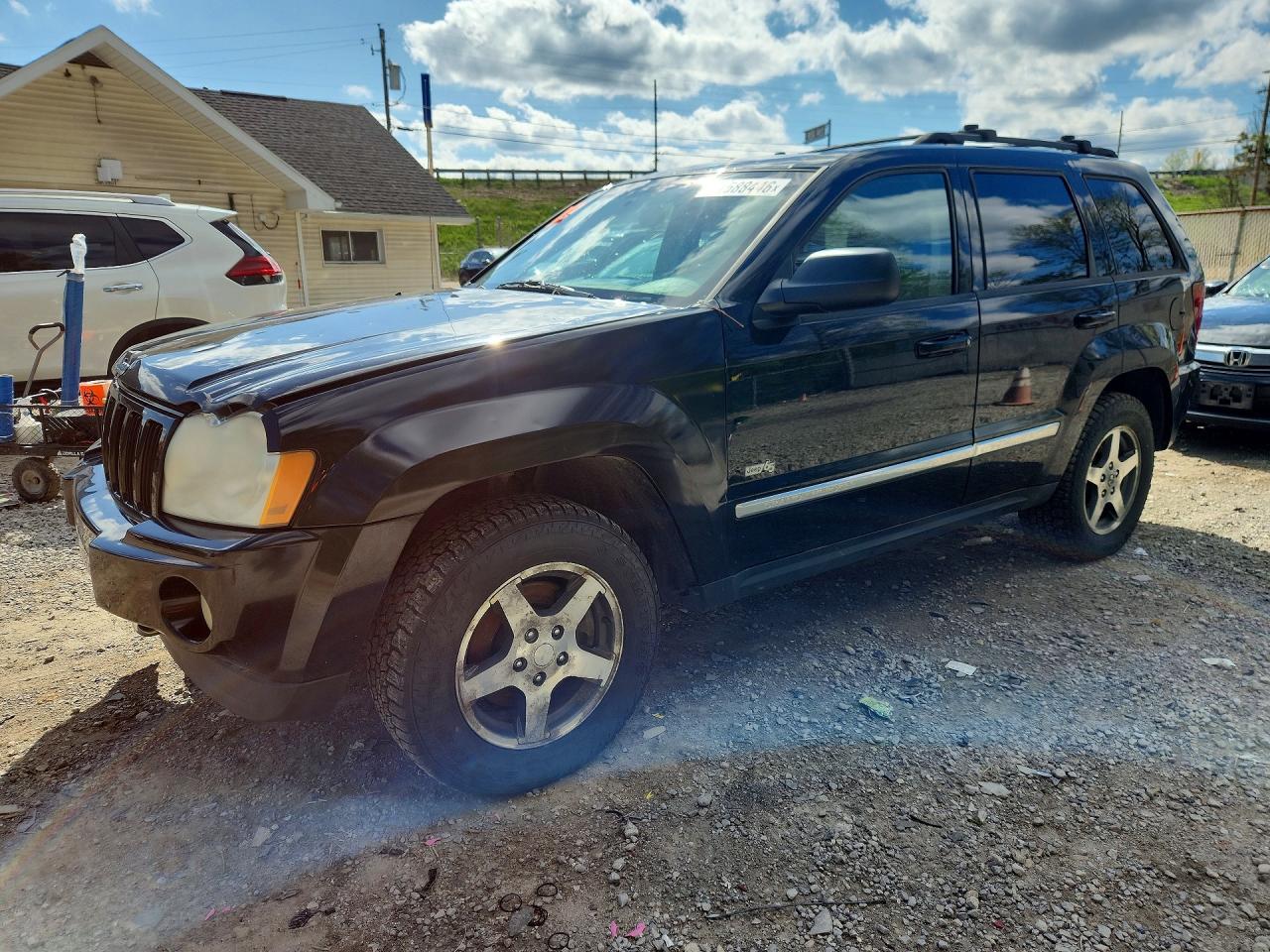 Salvage Jeep Cherokee Image
