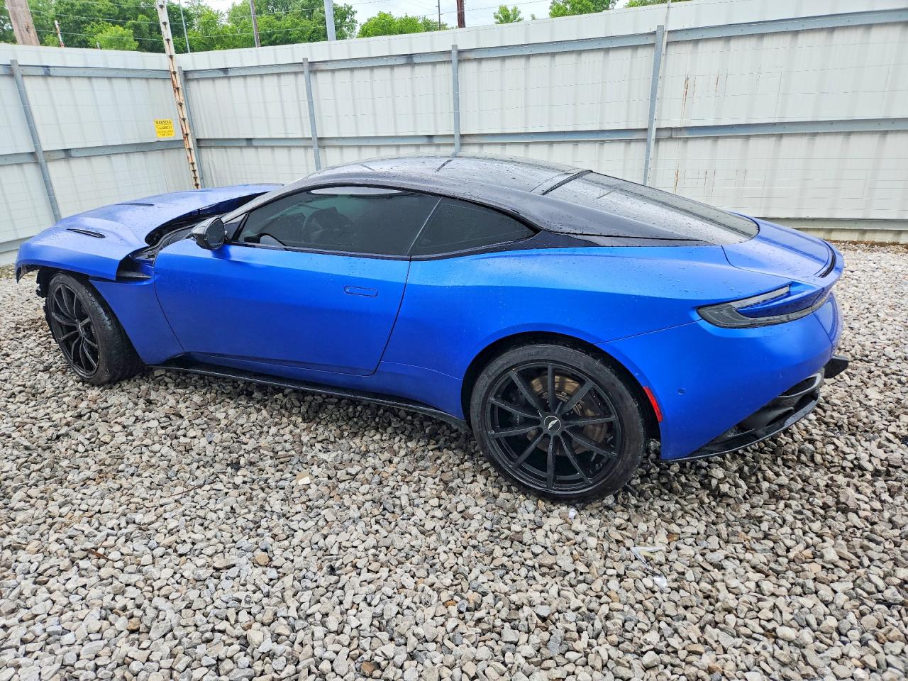 Aston Martin DB11 Amr