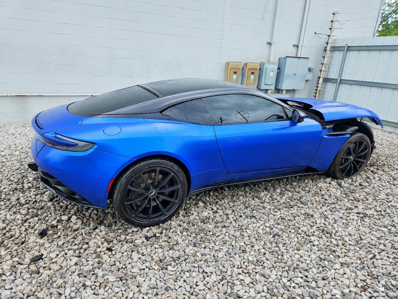 Aston Martin DB11 Amr