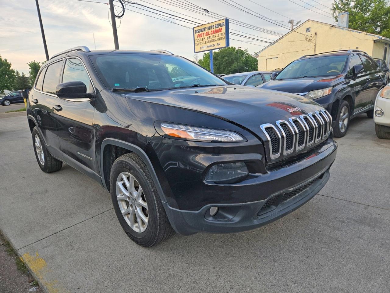 Salvage Jeep Cherokee Image