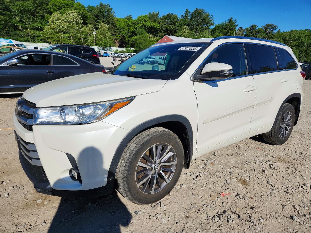 Salvage Toyota Highlander Image