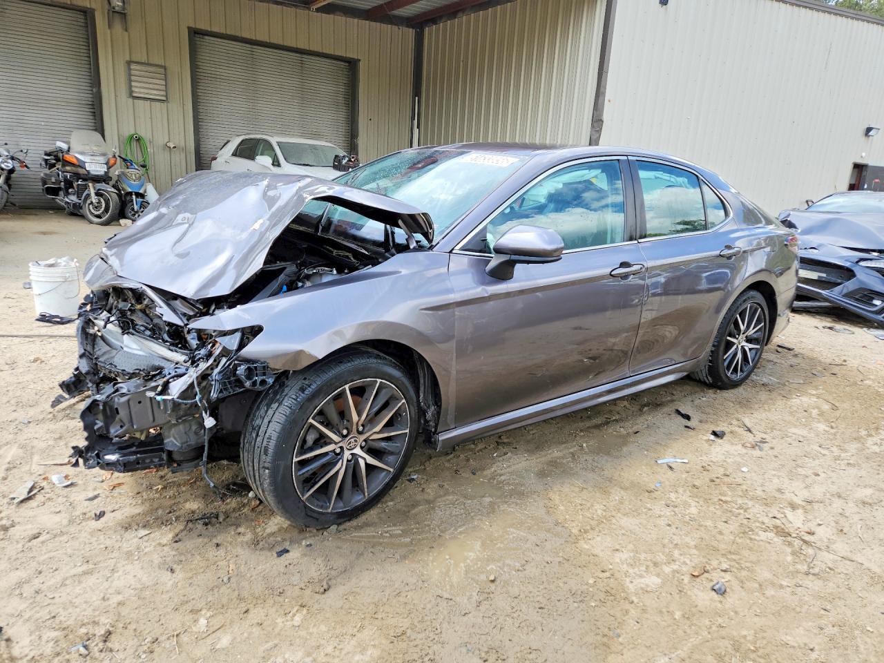 Salvage Toyota Camry Image