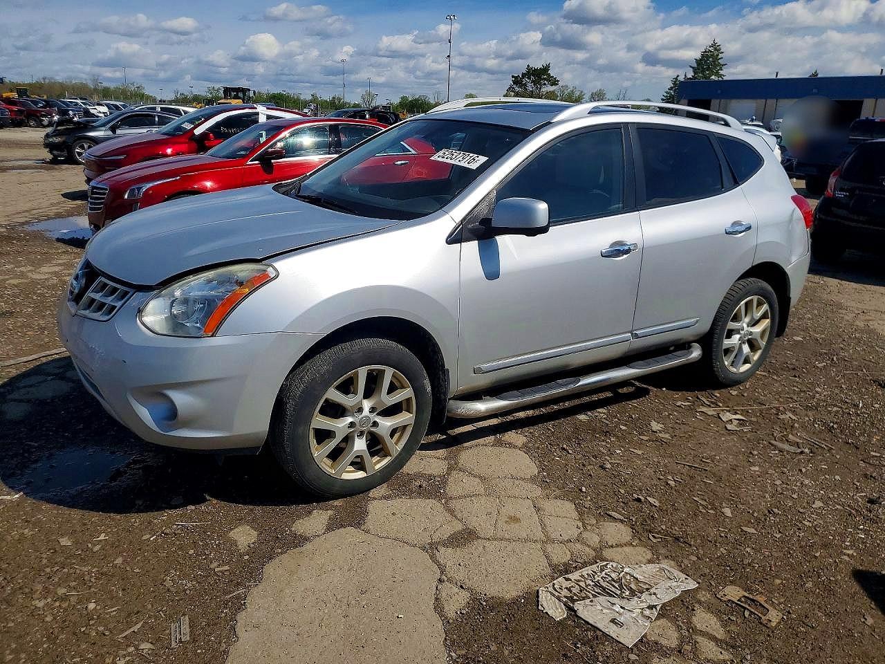 Salvage Nissan Rogue Image