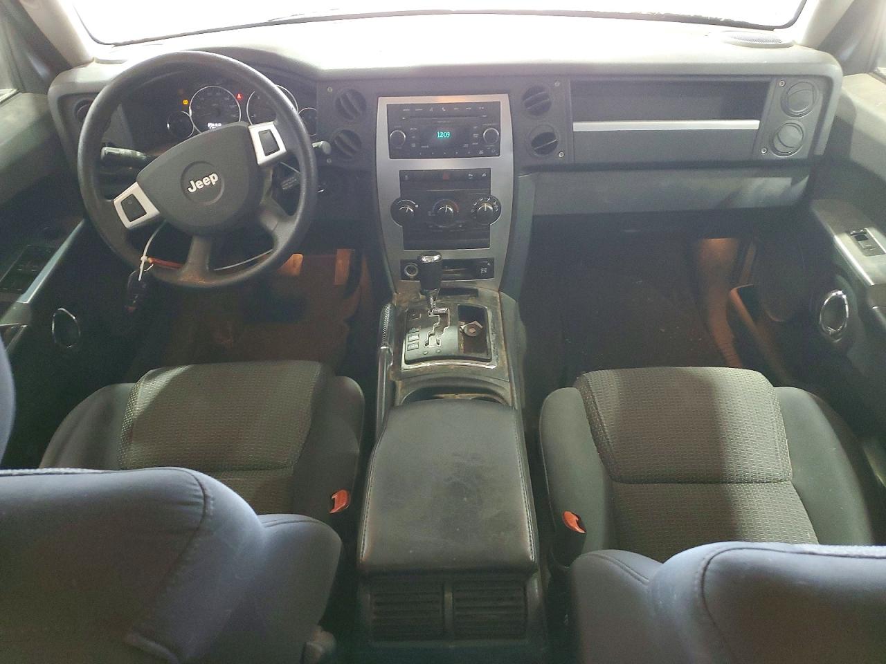 Jeep Commander Sport