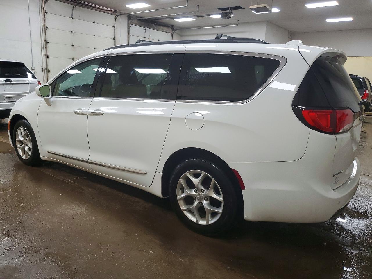 Chrysler Pacifica Touring L