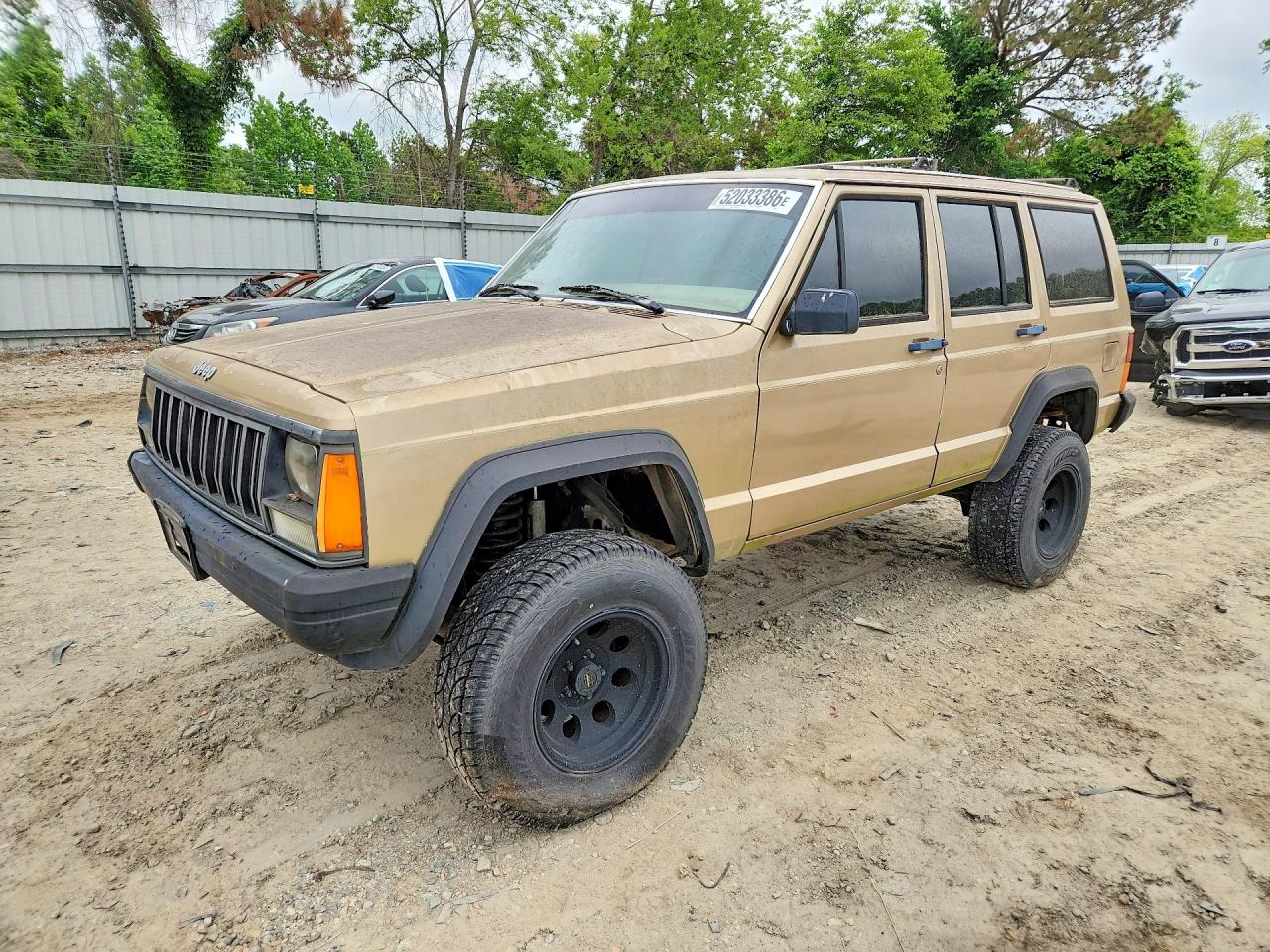 Salvage Jeep Cherokee Image