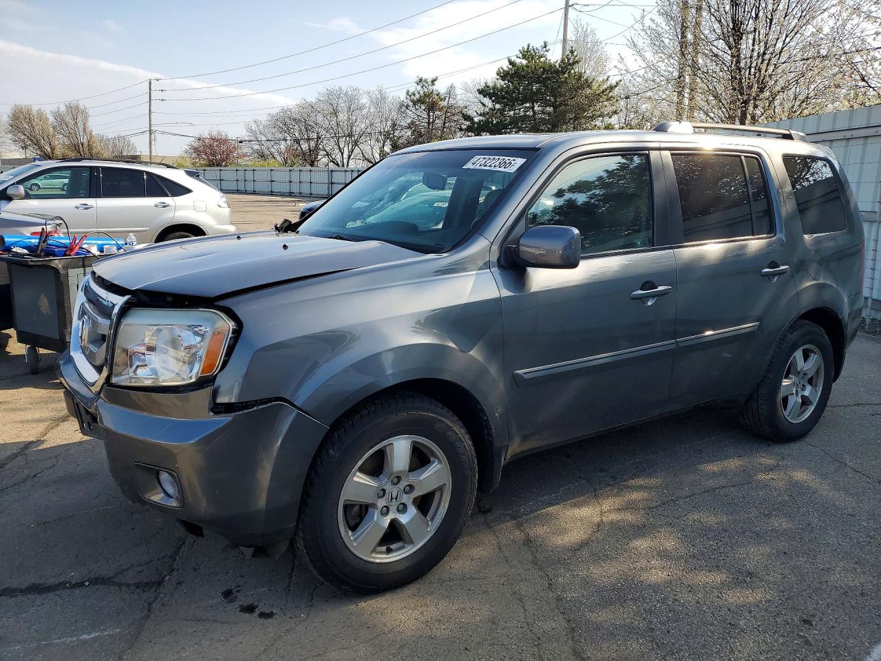 Salvage Honda Pilot Image