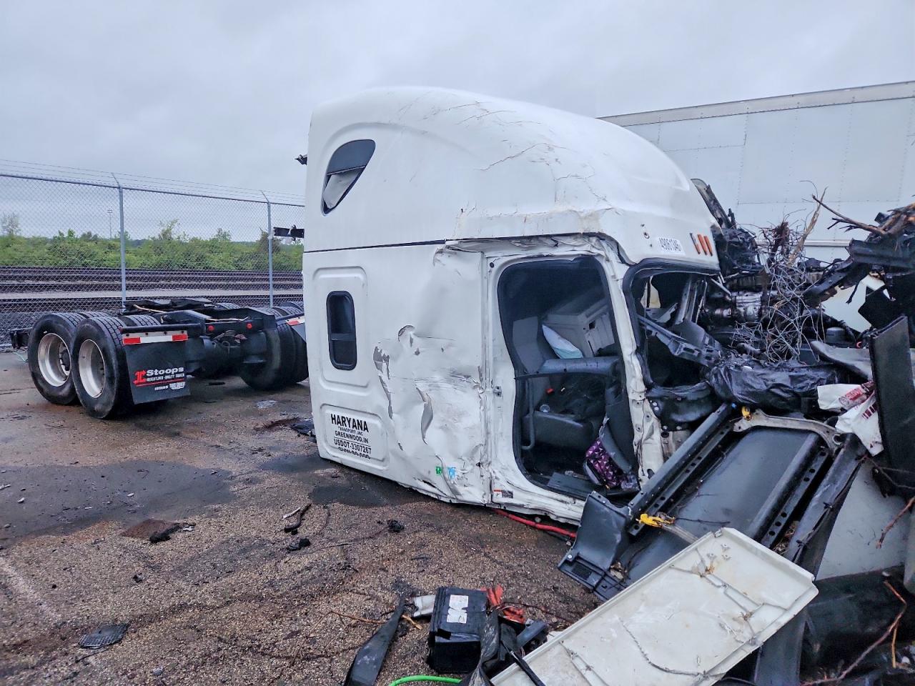 Salvage Freightliner Cascadia 126 Image
