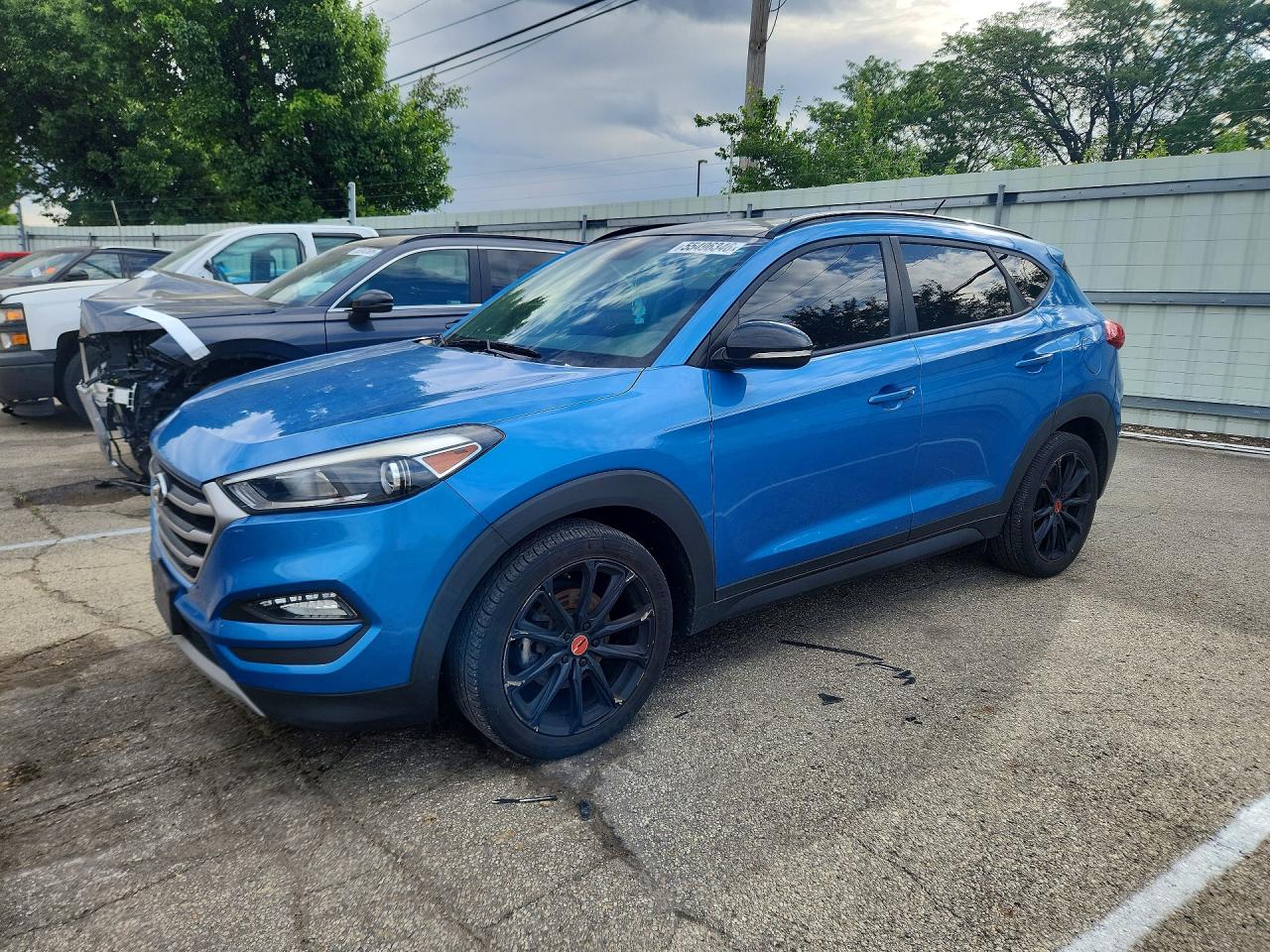 Salvage Hyundai TUCSON Image