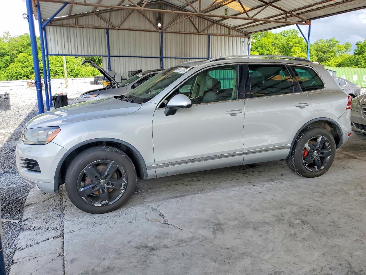 Salvage Volkswagen Touareg Image