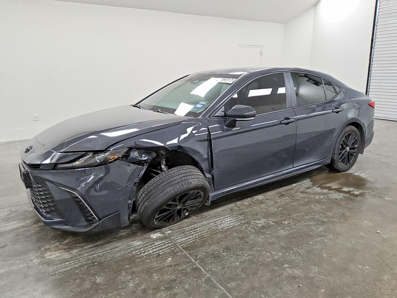 Salvage Toyota Camry Image