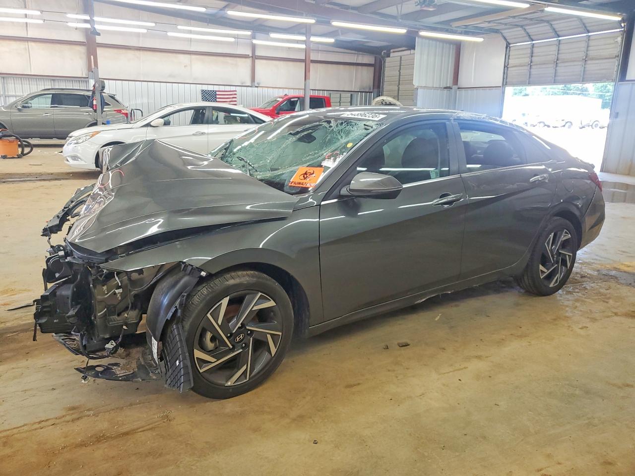 Salvage Hyundai ELANTRA Image