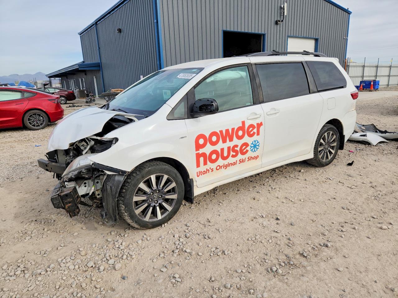 Salvage Toyota Sienna Image