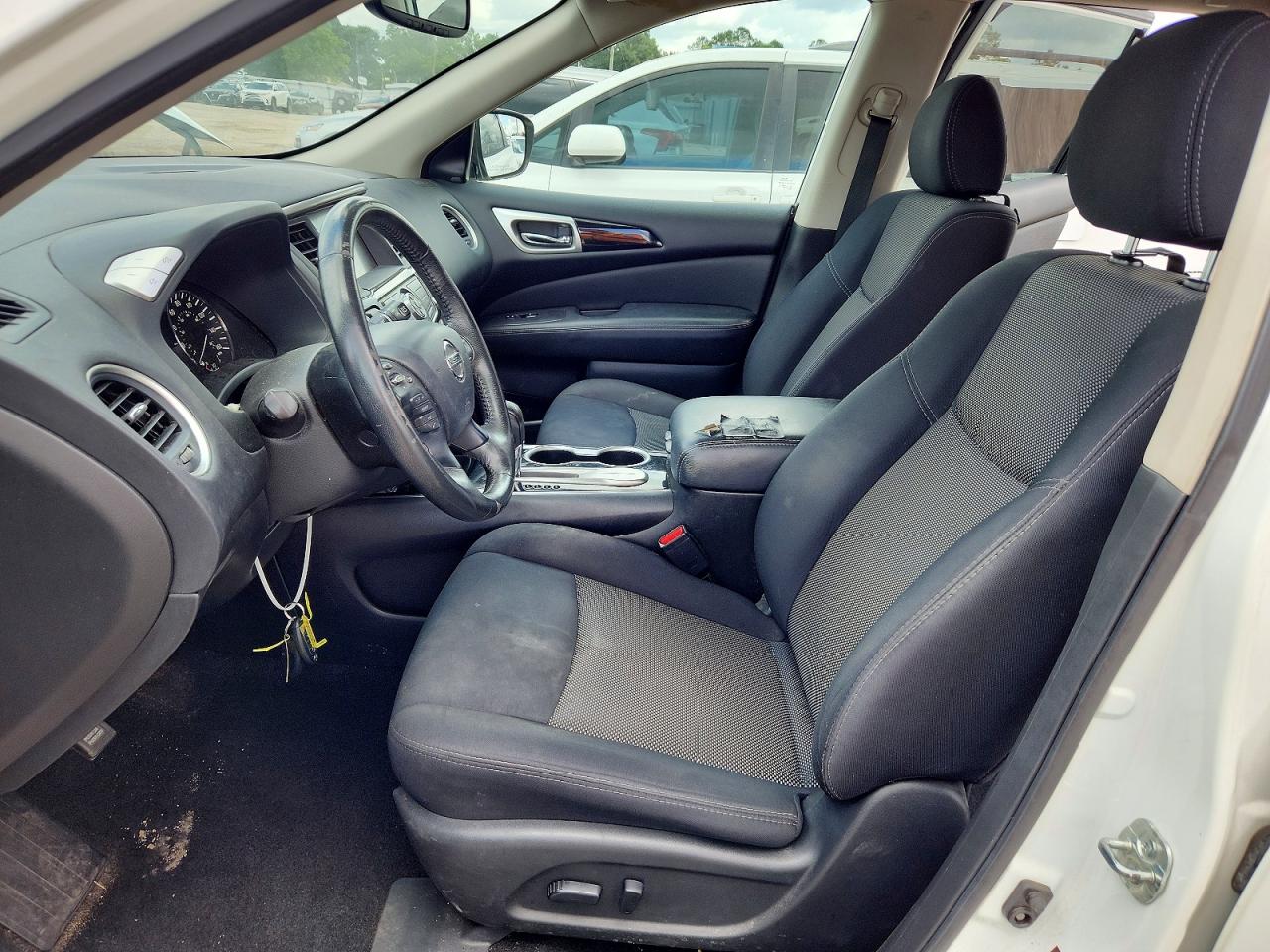 Nissan Pathfinder Sv