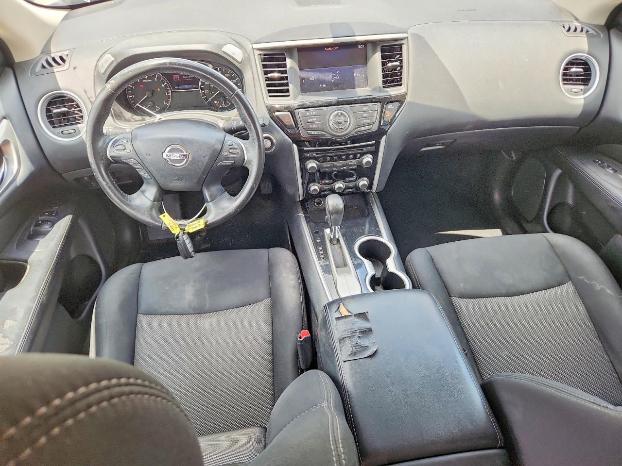 Nissan Pathfinder Sv