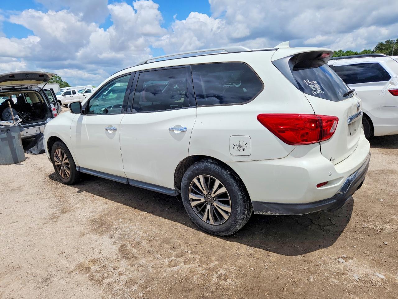 Nissan Pathfinder Sv