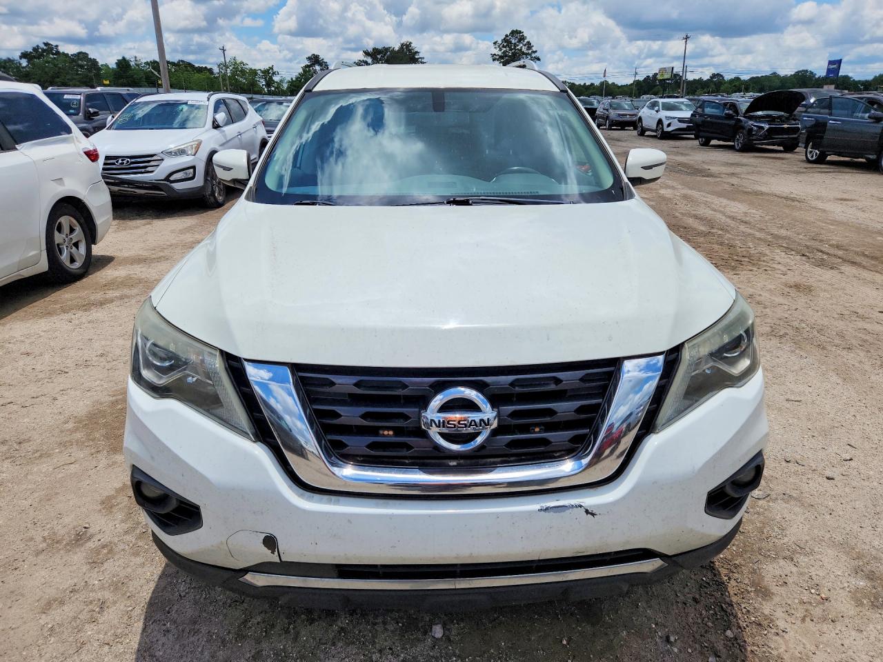 Nissan Pathfinder Sv