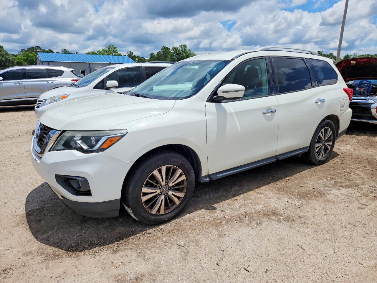Salvage Nissan Pathfinder Image